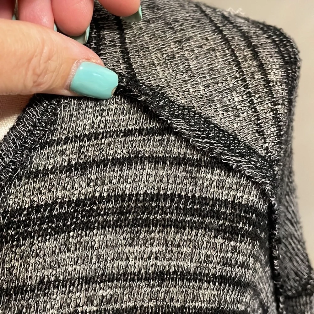 WE THE FREE lightweight oversized women’s sweater high low 1/2 front button XS